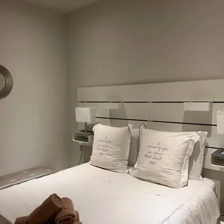 Cosy And Renewed T2 In Campolide - D * Lisboa