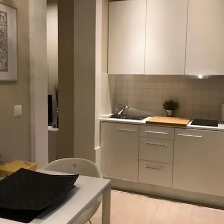 Cosy And Renewed T2 In Campolide - D Apartment