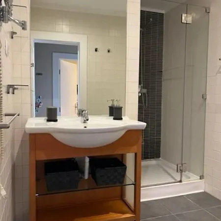 Cosy And Renewed T2 In Campolide - D * Лиссабон