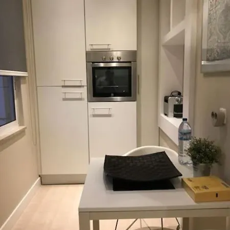 Cosy And Renewed T2 In Campolide - 1d Апартаменты Лиссабон