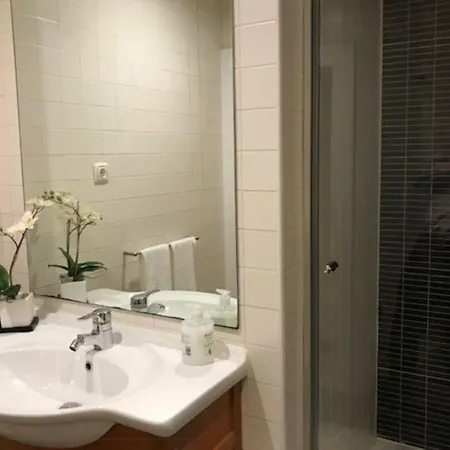 Cosy And Renewed T2 In Campolide - D Апартаменты