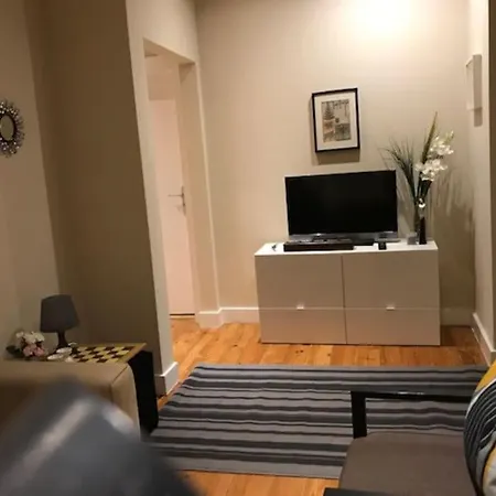 Cosy And Renewed T2 In Campolide - D